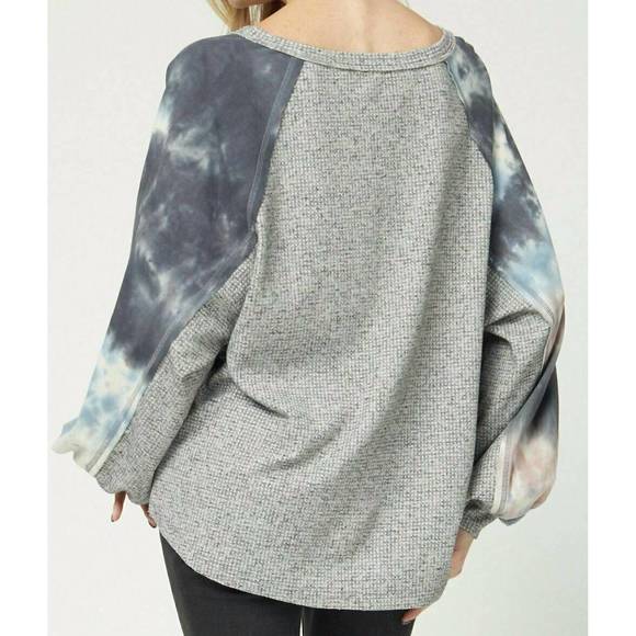 NEW ENTRO tie dye puffy sleeve top in charcoal - Picture 3 of 4
